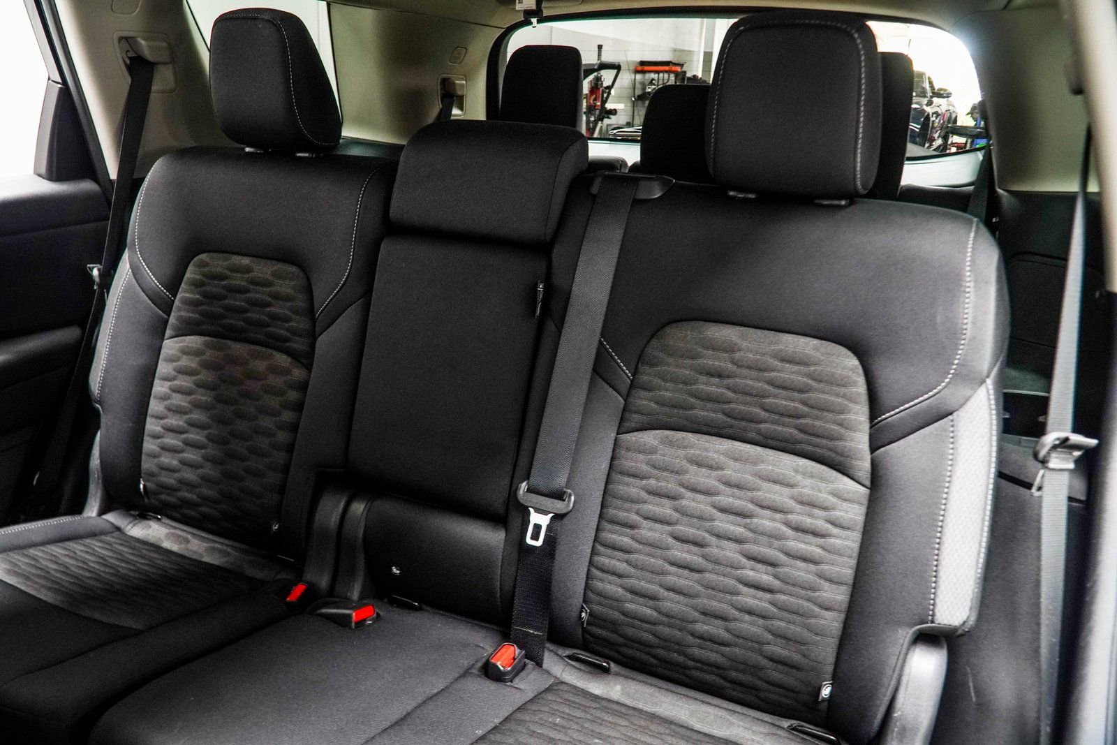 Used 2025 Nissan Pathfinder SV image 36