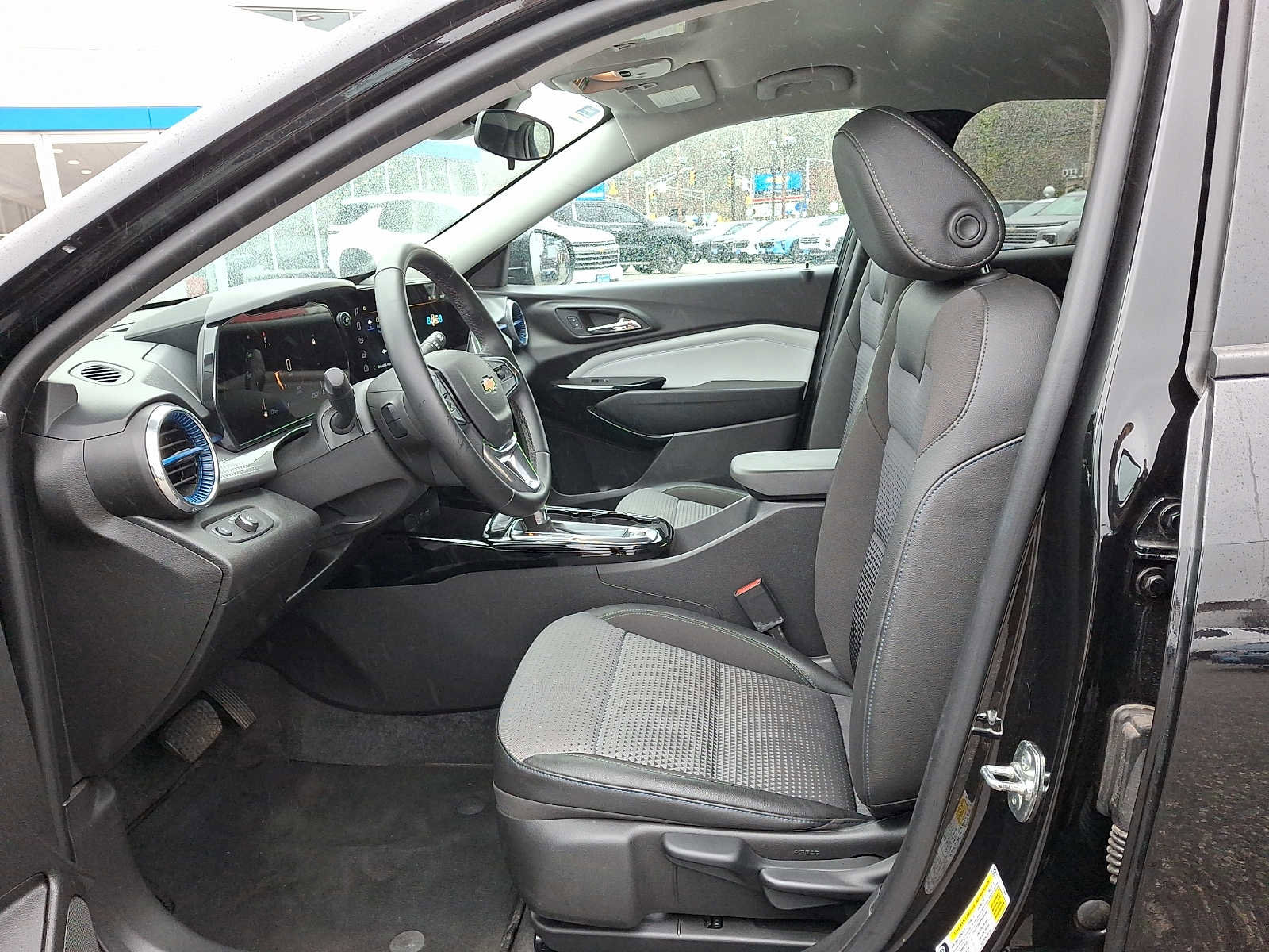 Used 2025 Chevrolet Trax LT w/ Driver Confidence Package image 13