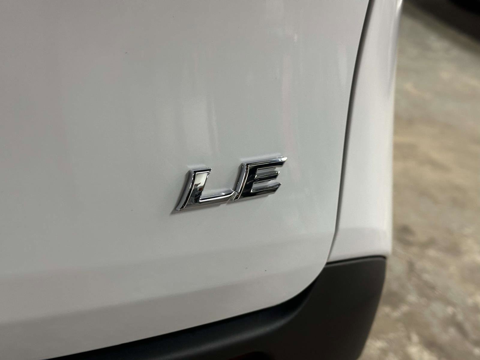 Used 2025 Toyota Sienna LE image 11