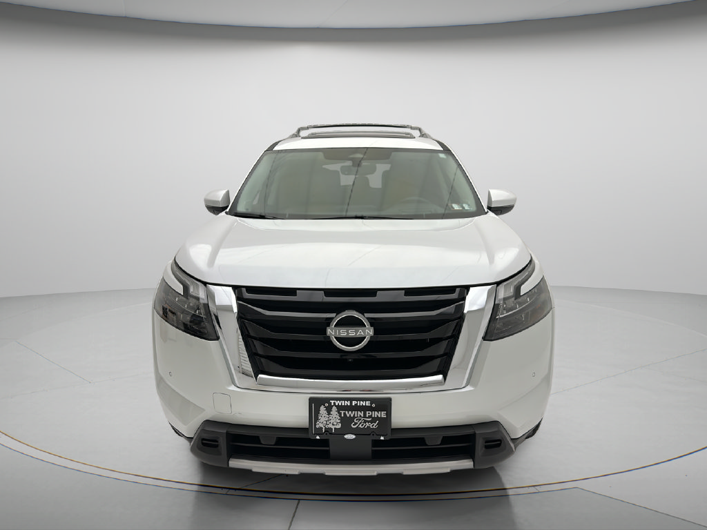 Used 2025 Nissan Pathfinder Platinum AWD/4WD image 2