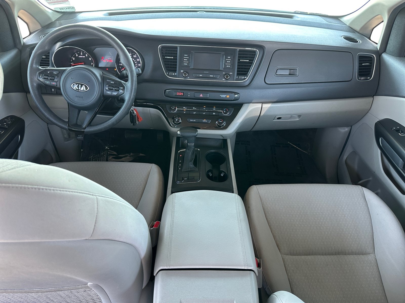 Used 2017 Kia Sedona L FWD image 11