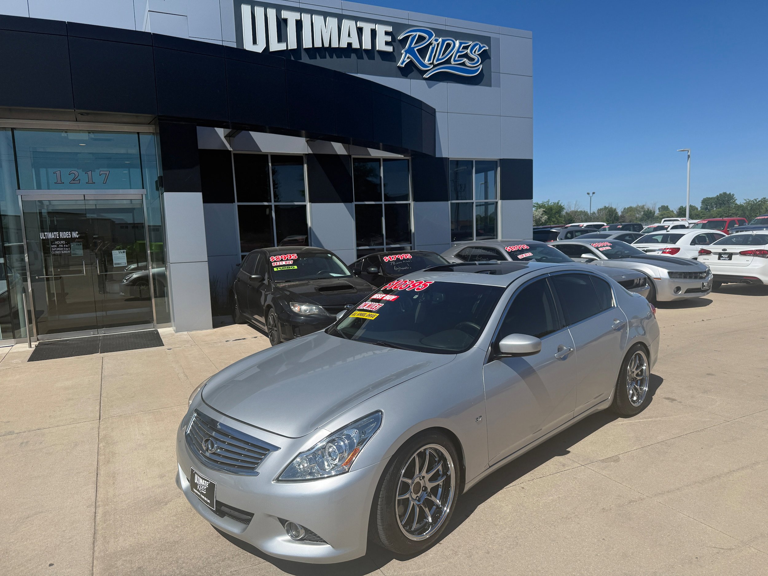 Used 2015 INFINITI Q40 AWD w/ Moonroof Package image 1