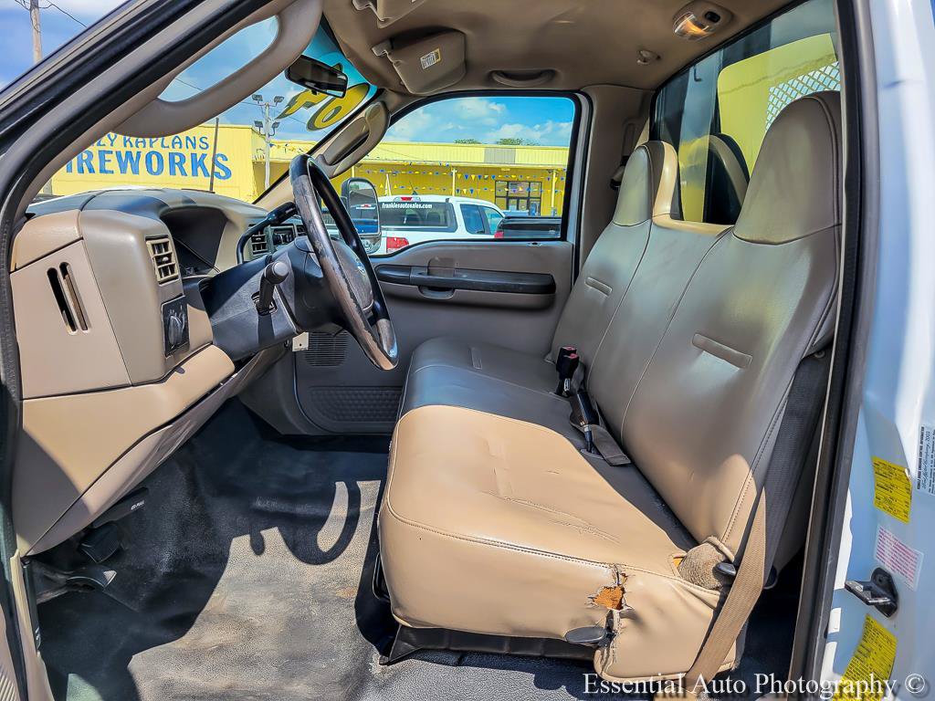 Used 2004 Ford F550 2WD Regular Cab Super Duty image 9