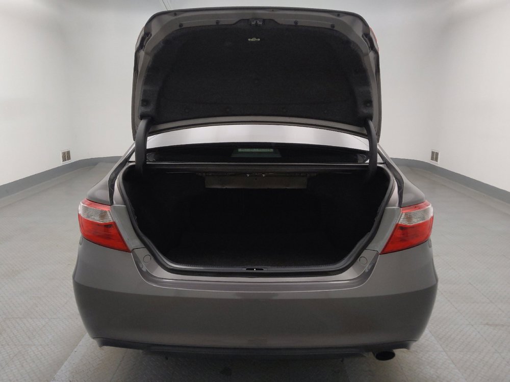Used 2017 Toyota Camry SE FWD image 29