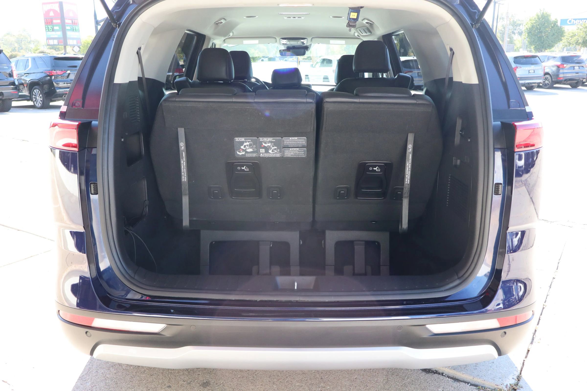 Used 2024 Kia Carnival LX image 30