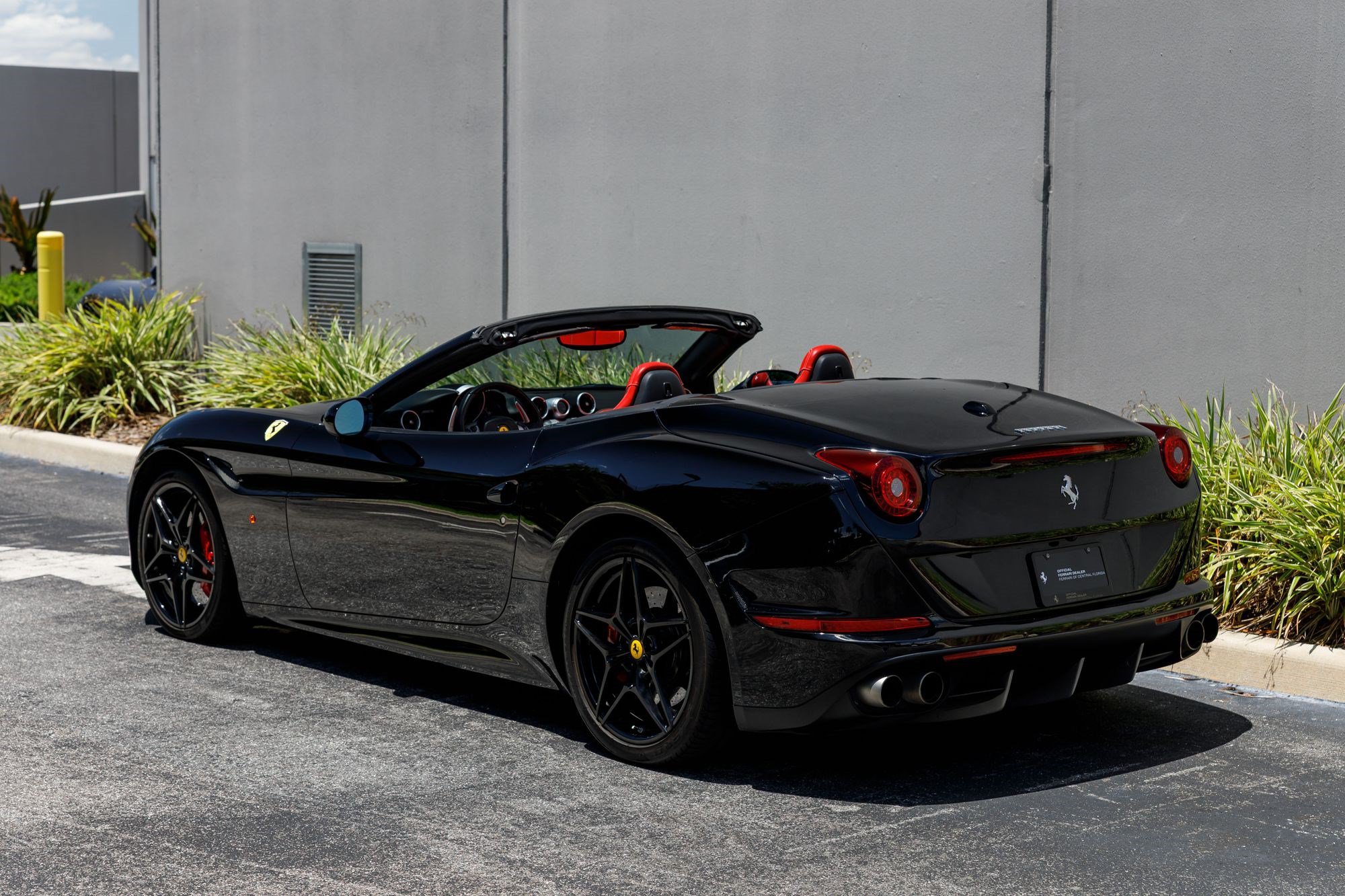 Used 2017 Ferrari California T RWD image 3