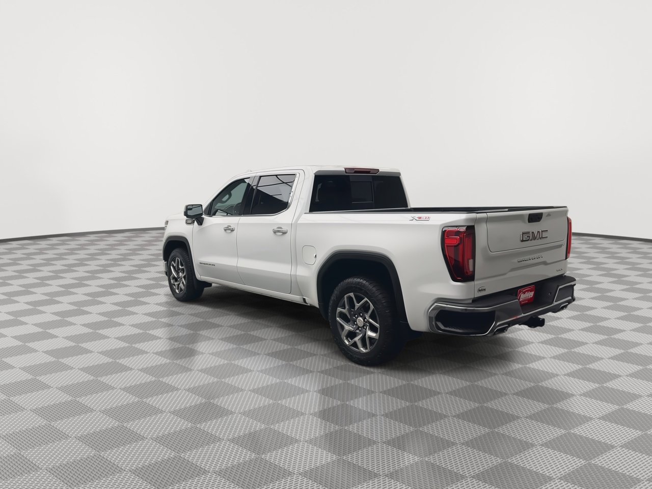 Certified 2022 GMC Sierra 1500 SLT image 2