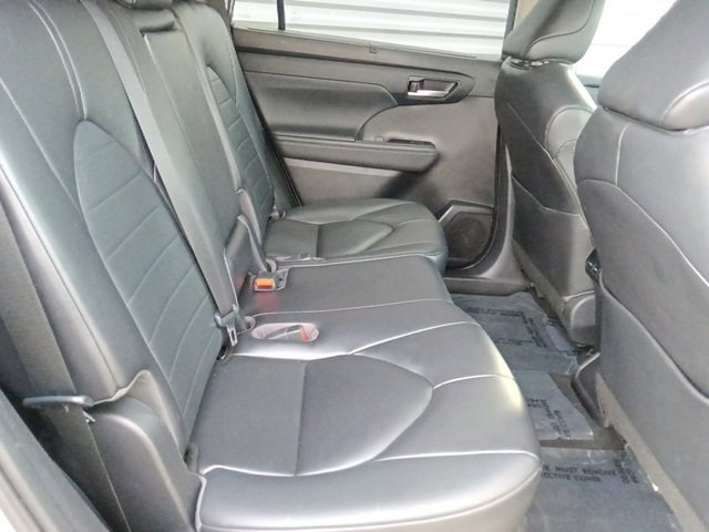 Used 2023 Toyota Highlander XLE image 33