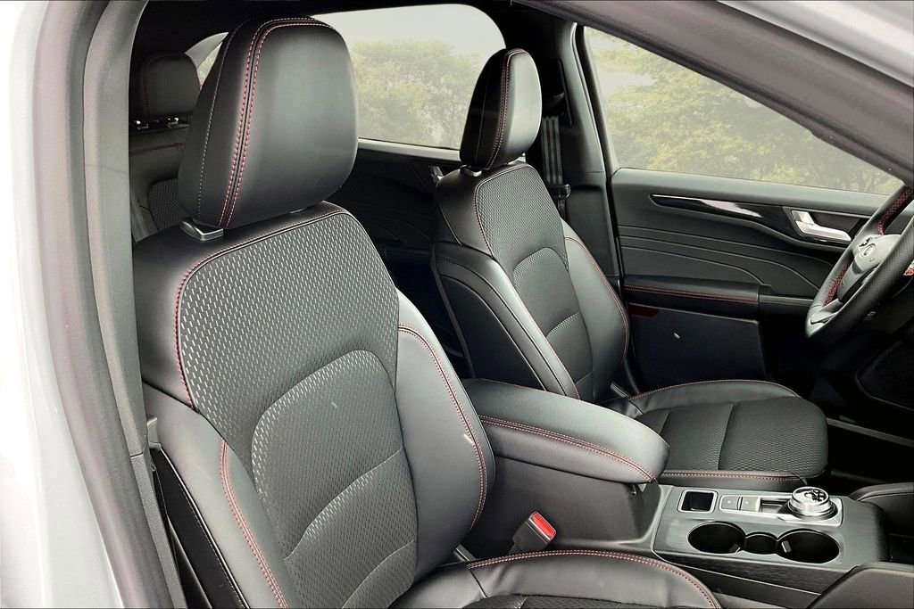 New 2026 Ford Escape ST-Line w/ Tech Pack #1 AWD/4WD image 8