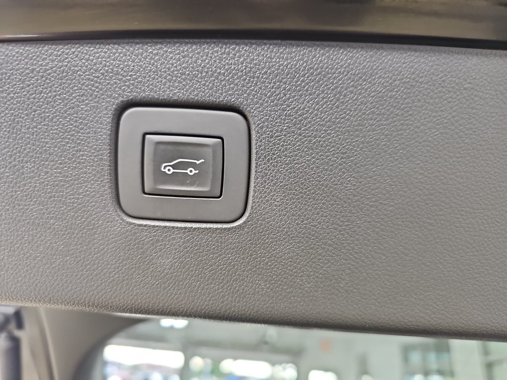 Used 2024 Buick Envista Sport Touring w/ Convenience I Package FWD image 17