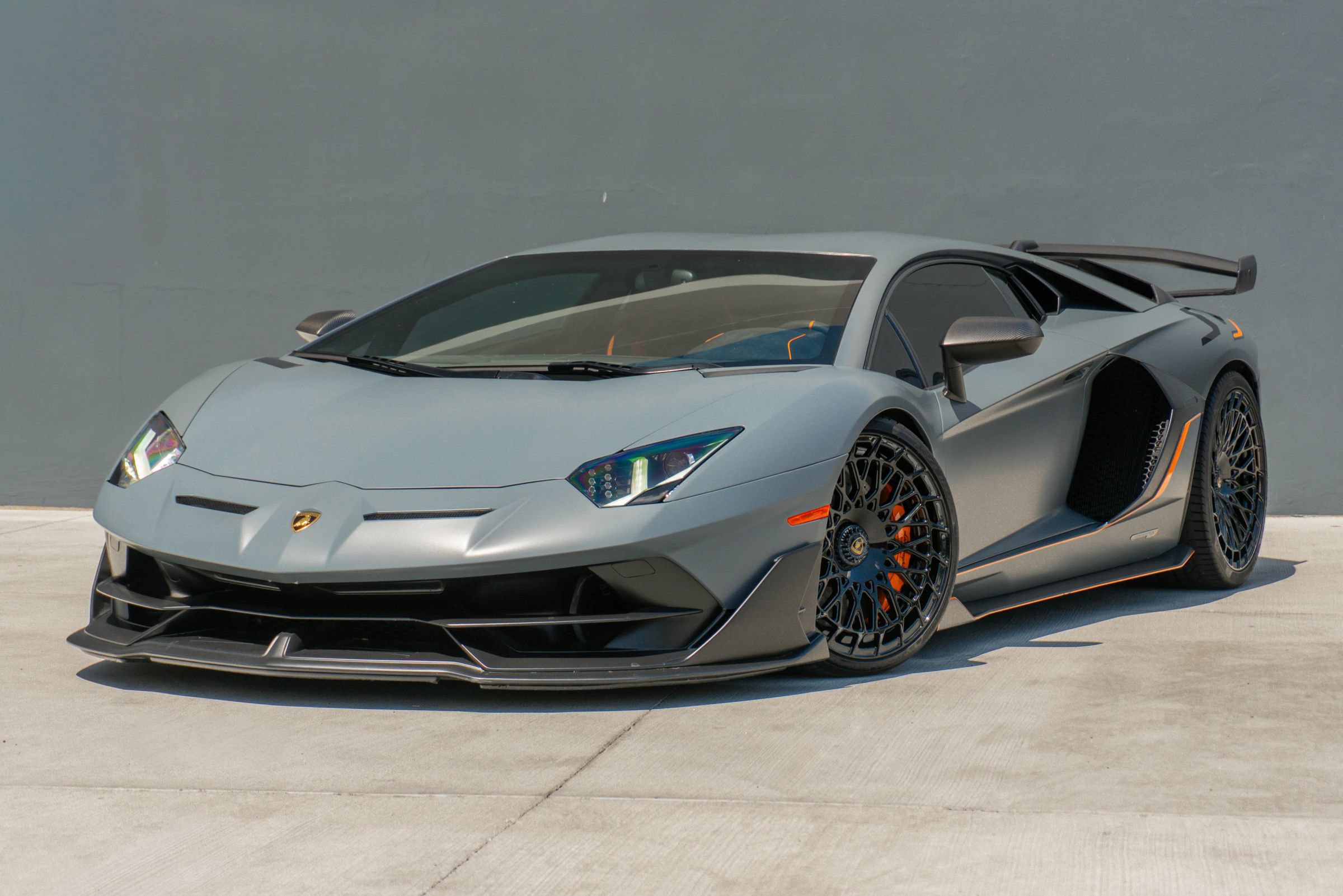 Used 2019 Lamborghini Aventador SVJ AWD/4WD image 3