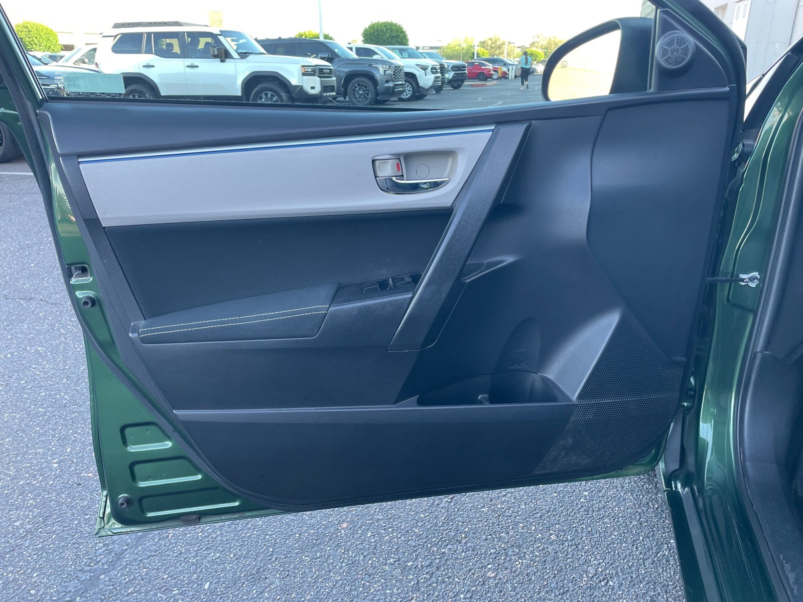 Used 2016 Toyota Corolla LE FWD image 13