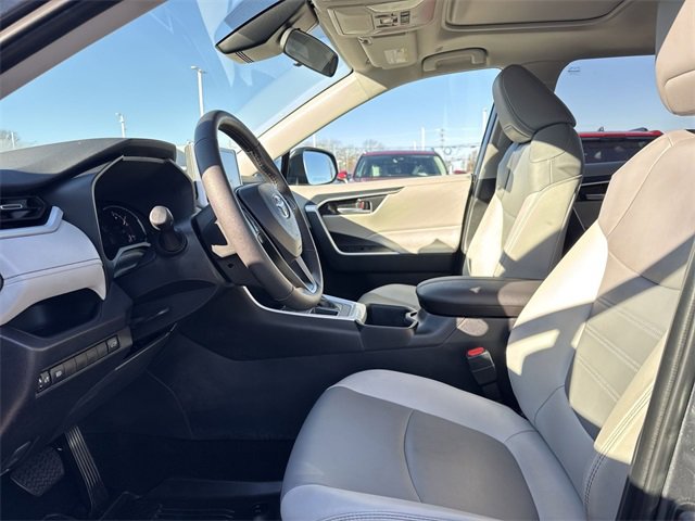 Used 2025 Toyota RAV4 XLE Premium image 11