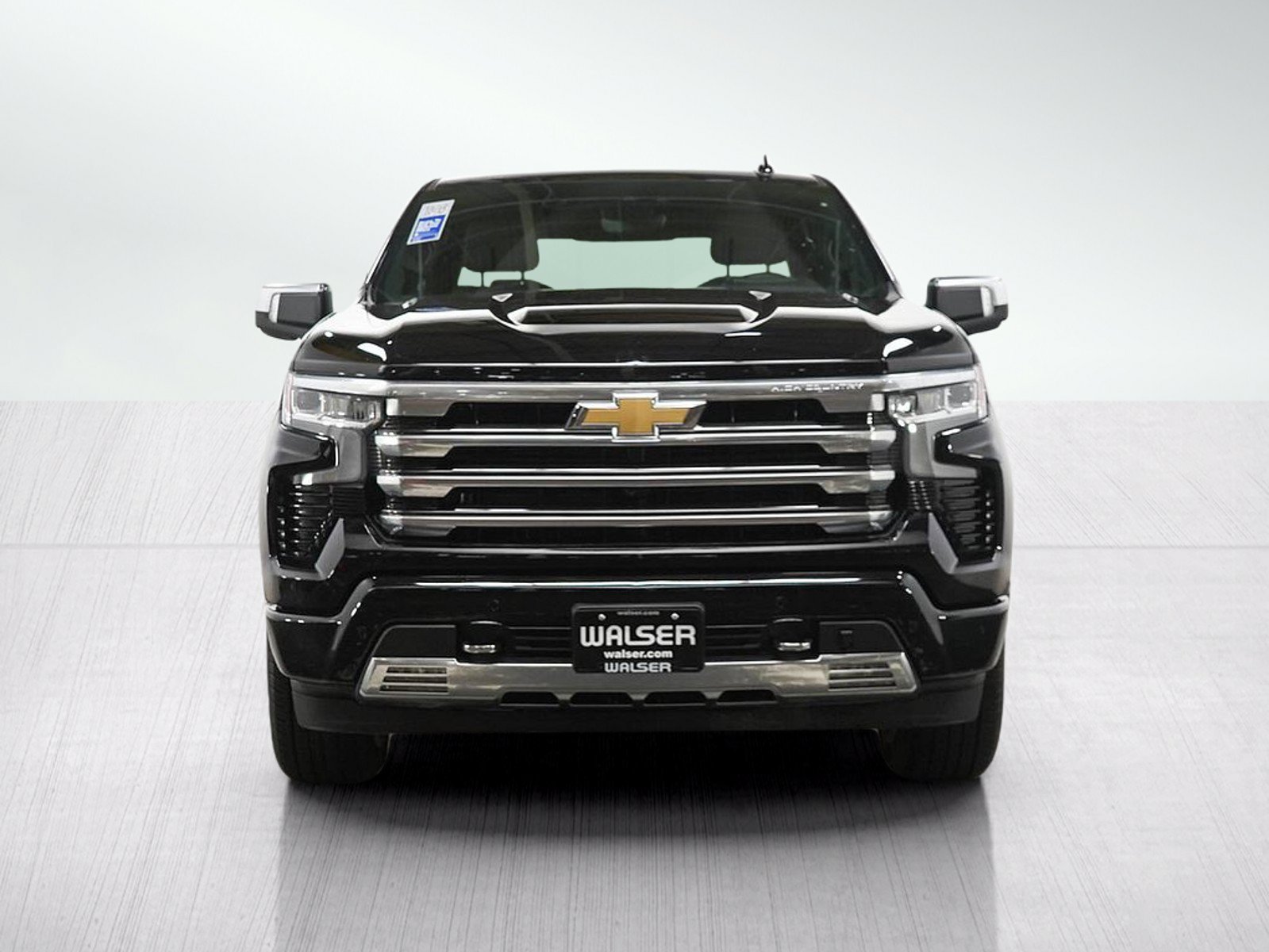 Used 2025 Chevrolet Silverado 1500 High Country w/ Technology Package AWD/4WD image 8