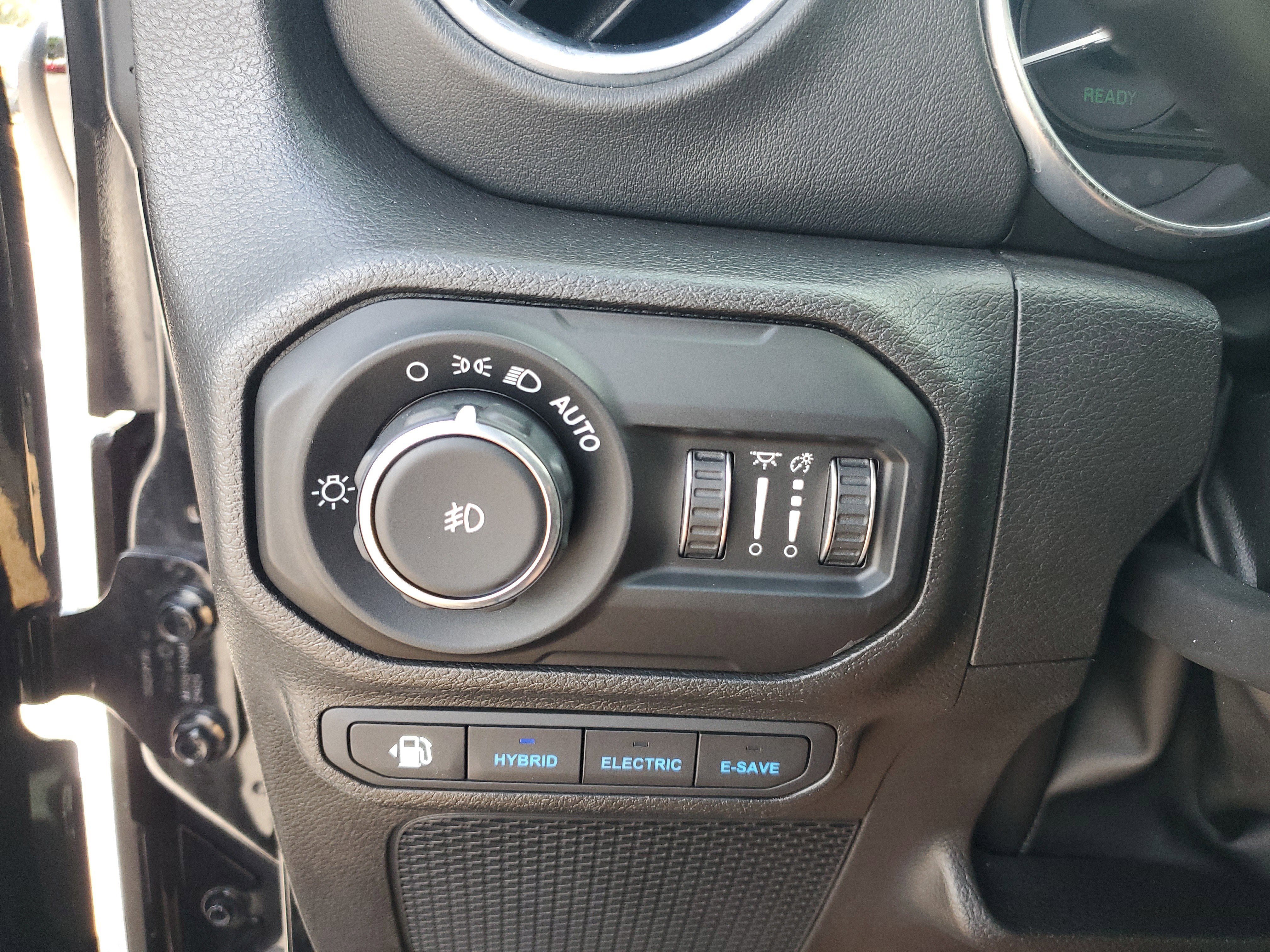 Used 2022 Jeep Wrangler Unlimited Sahara AWD/4WD image 22