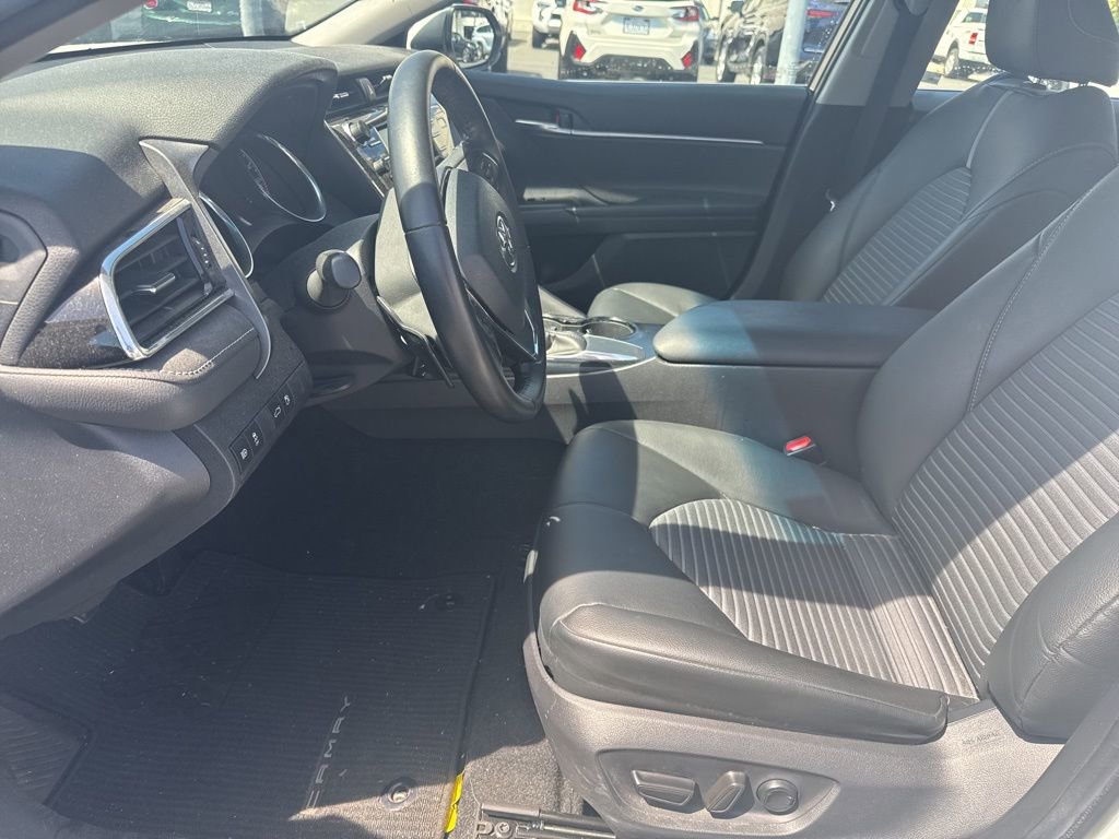Used 2018 Toyota Camry SE FWD image 16