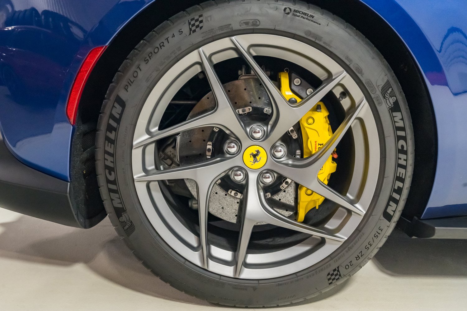 Certified 2020 Ferrari 812 Superfast RWD image 15