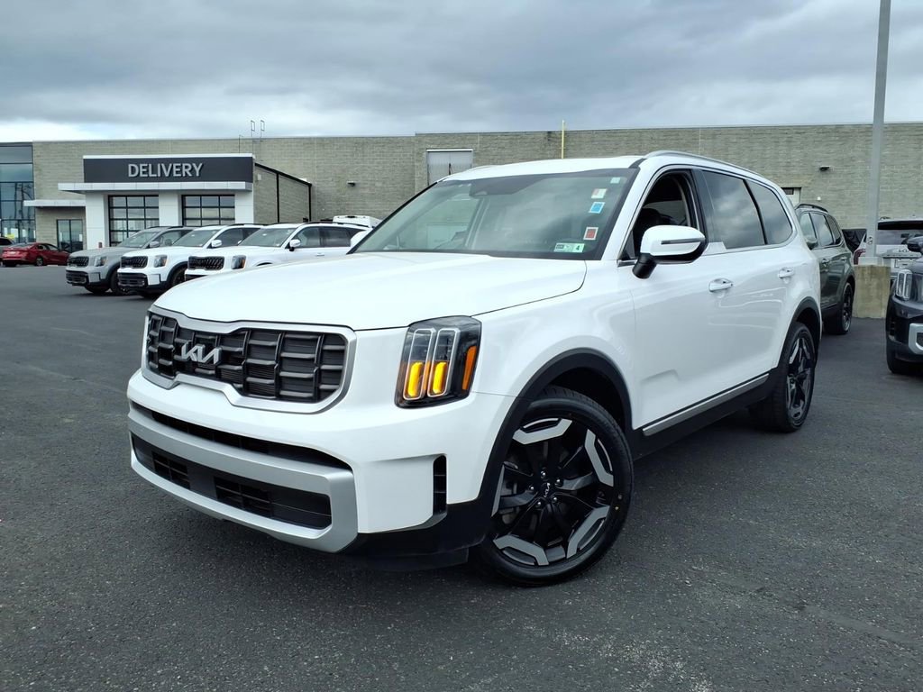 Certified 2024 Kia Telluride S w/ S Sunroof Package AWD/4WD image 3