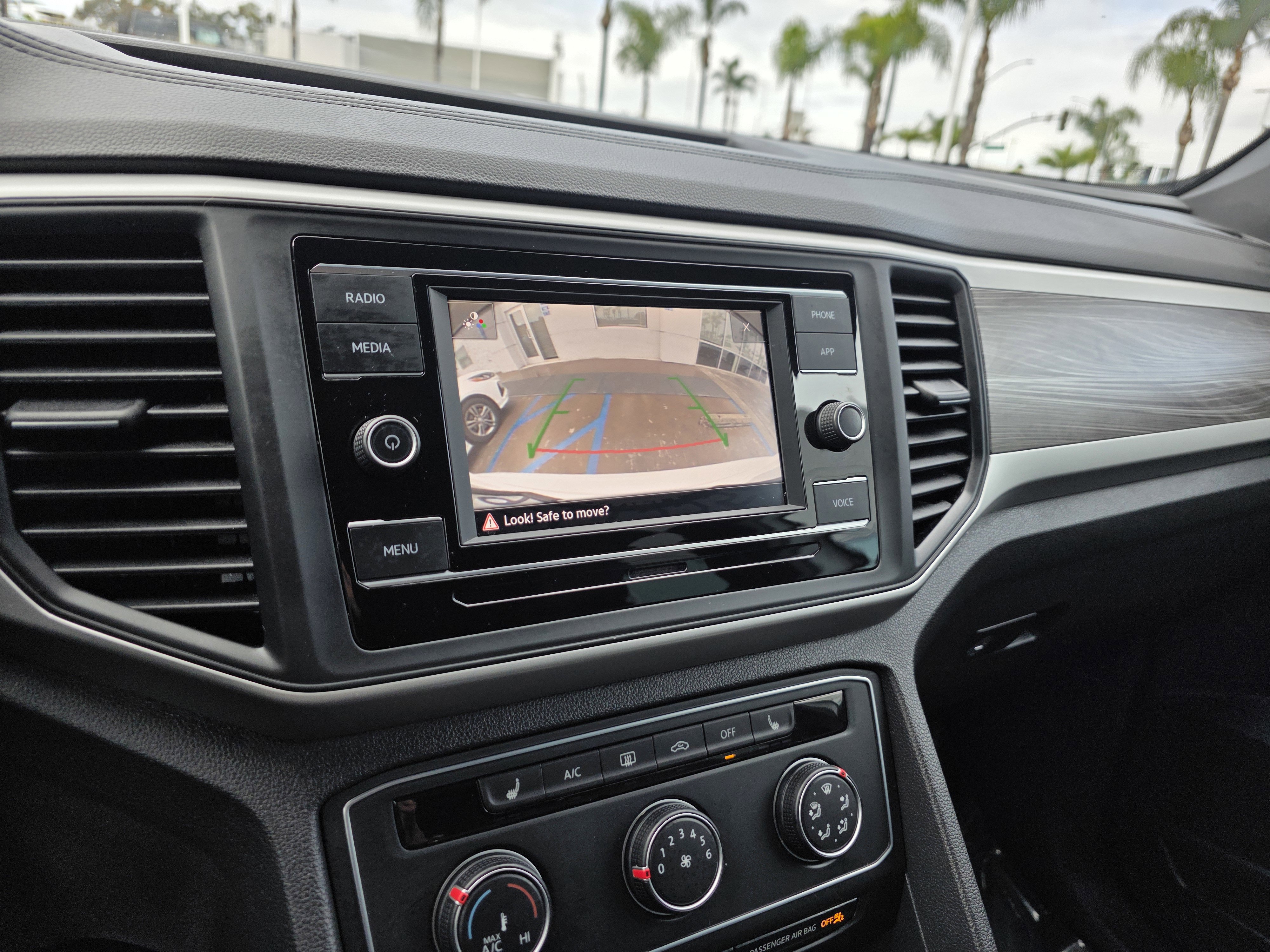 Used 2023 Volkswagen Atlas Cross Sport SE image 16