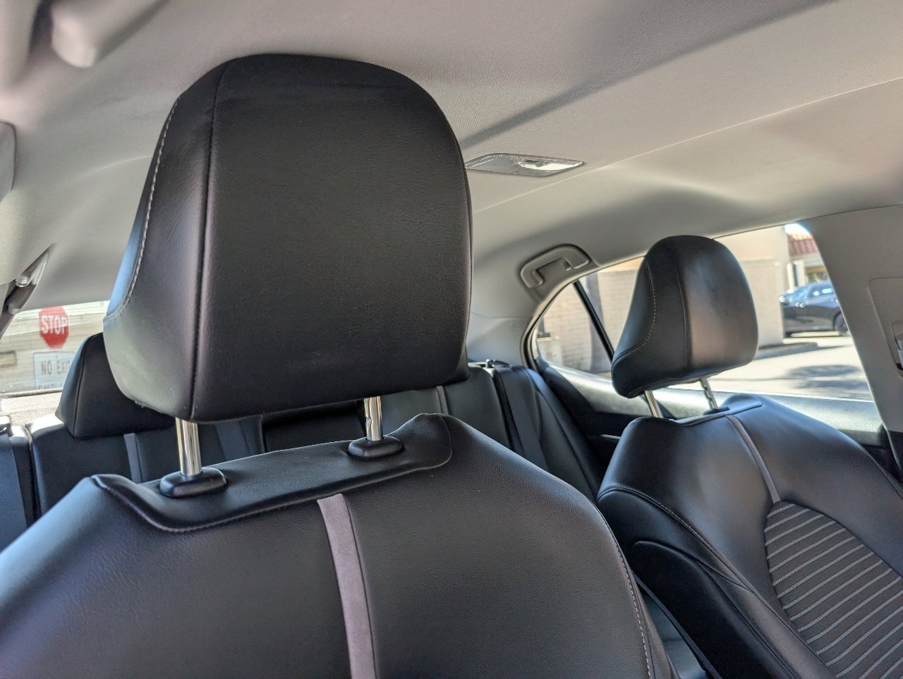 Used 2023 Toyota Camry SE image 3