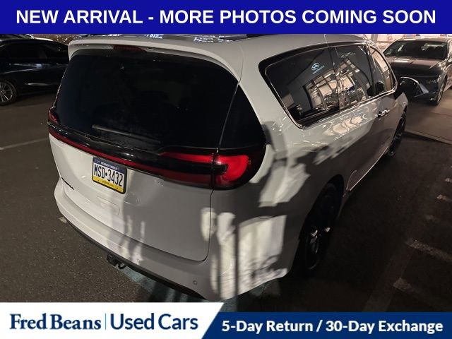 Used 2024 Chrysler Pacifica Touring-L w/ Road Tripper Package image 12