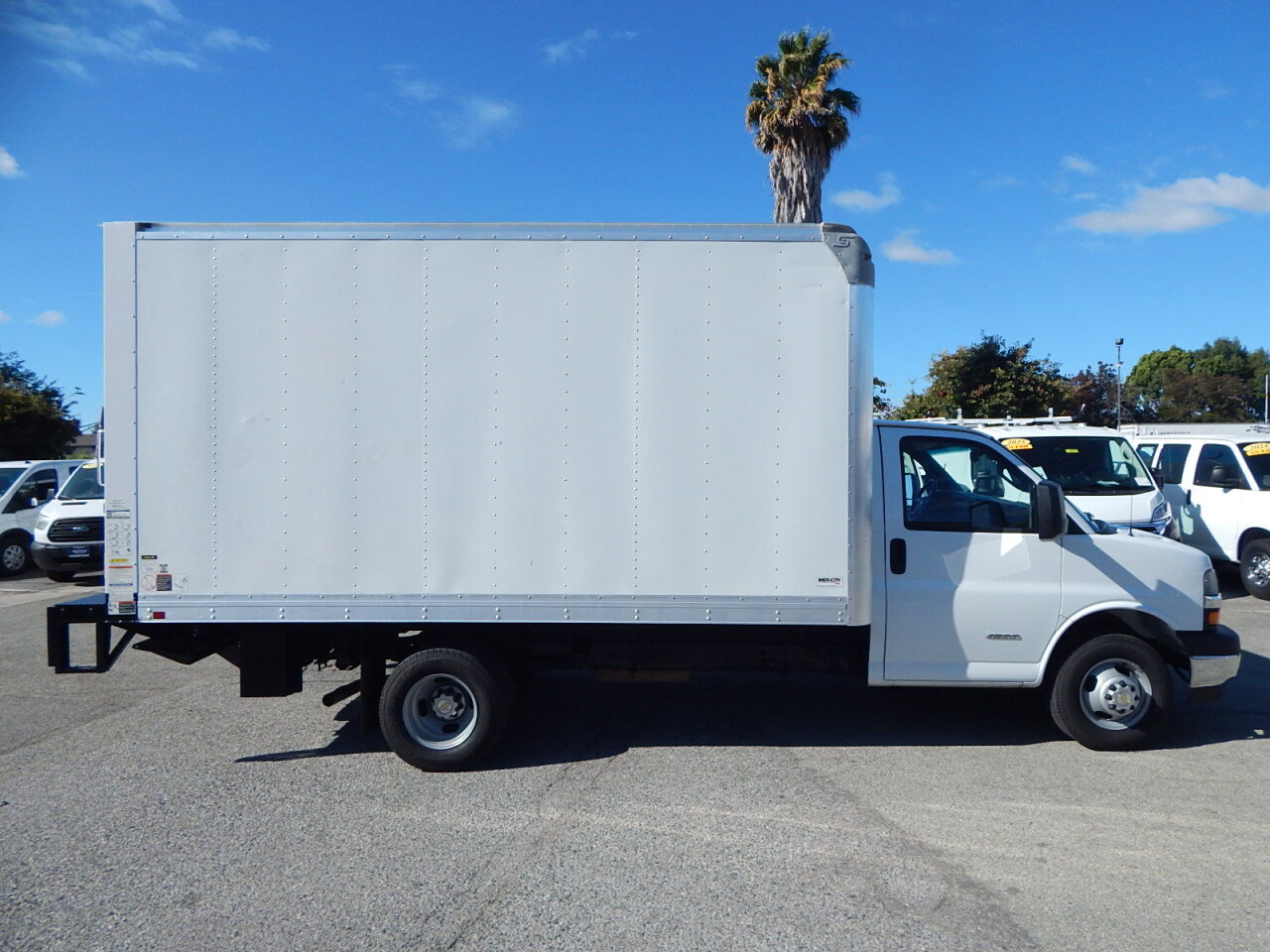 Used 2019 Chevrolet Express 4500 w/ Power Convenience Package RWD image 9