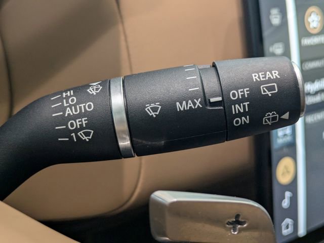 Used 2024 Land Rover Range Rover Long Wheelbase SE image 30