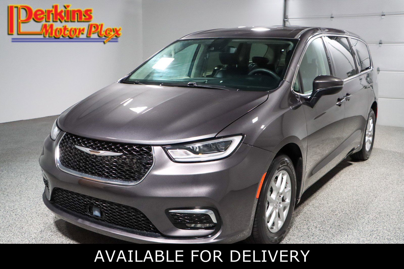 Used 2023 Chrysler Pacifica Touring-L image 1