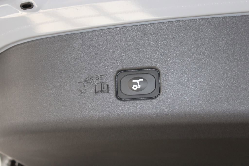 New 2026 Lincoln Nautilus Premier image 16