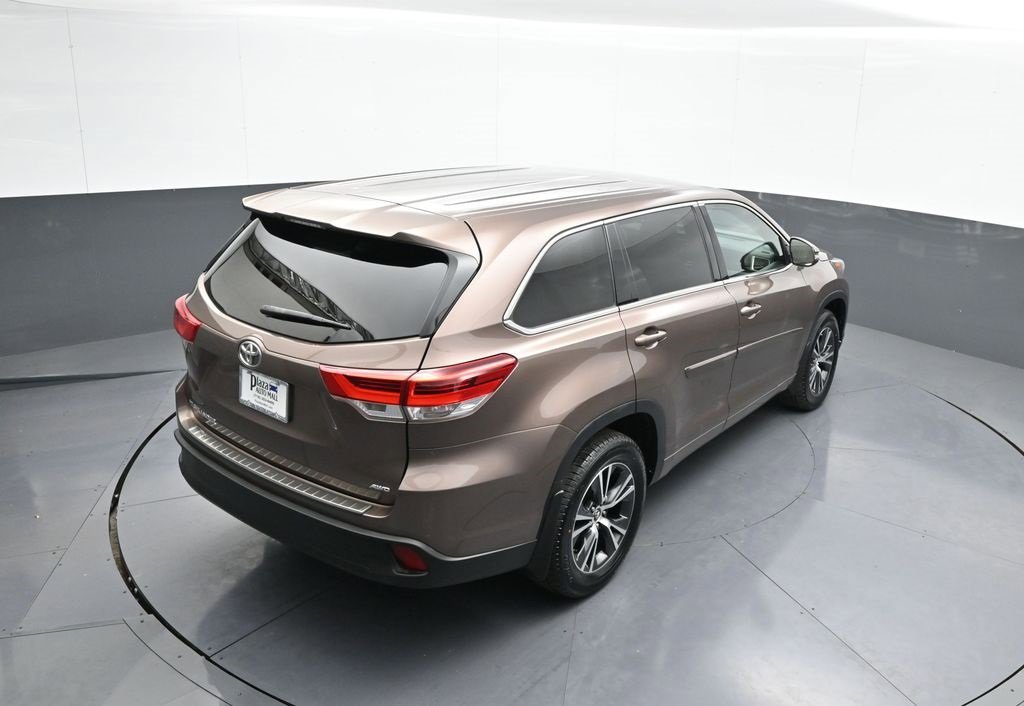 Certified 2018 Toyota Highlander LE image 38