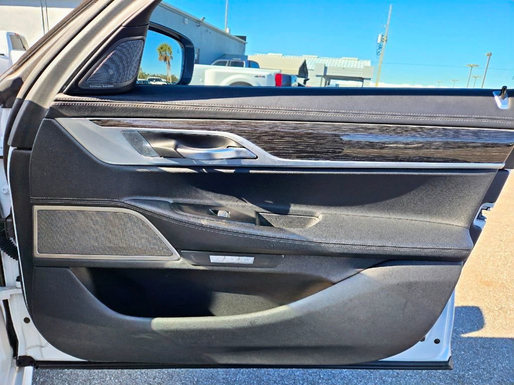 Used 2018 BMW 740e xDrive w/ M Sport Package AWD/4WD image 53