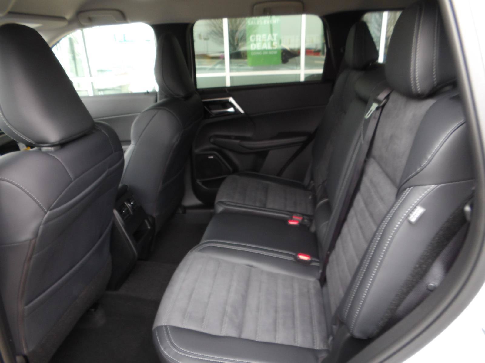 New 2026 Mitsubishi Outlander SE AWD/4WD image 14