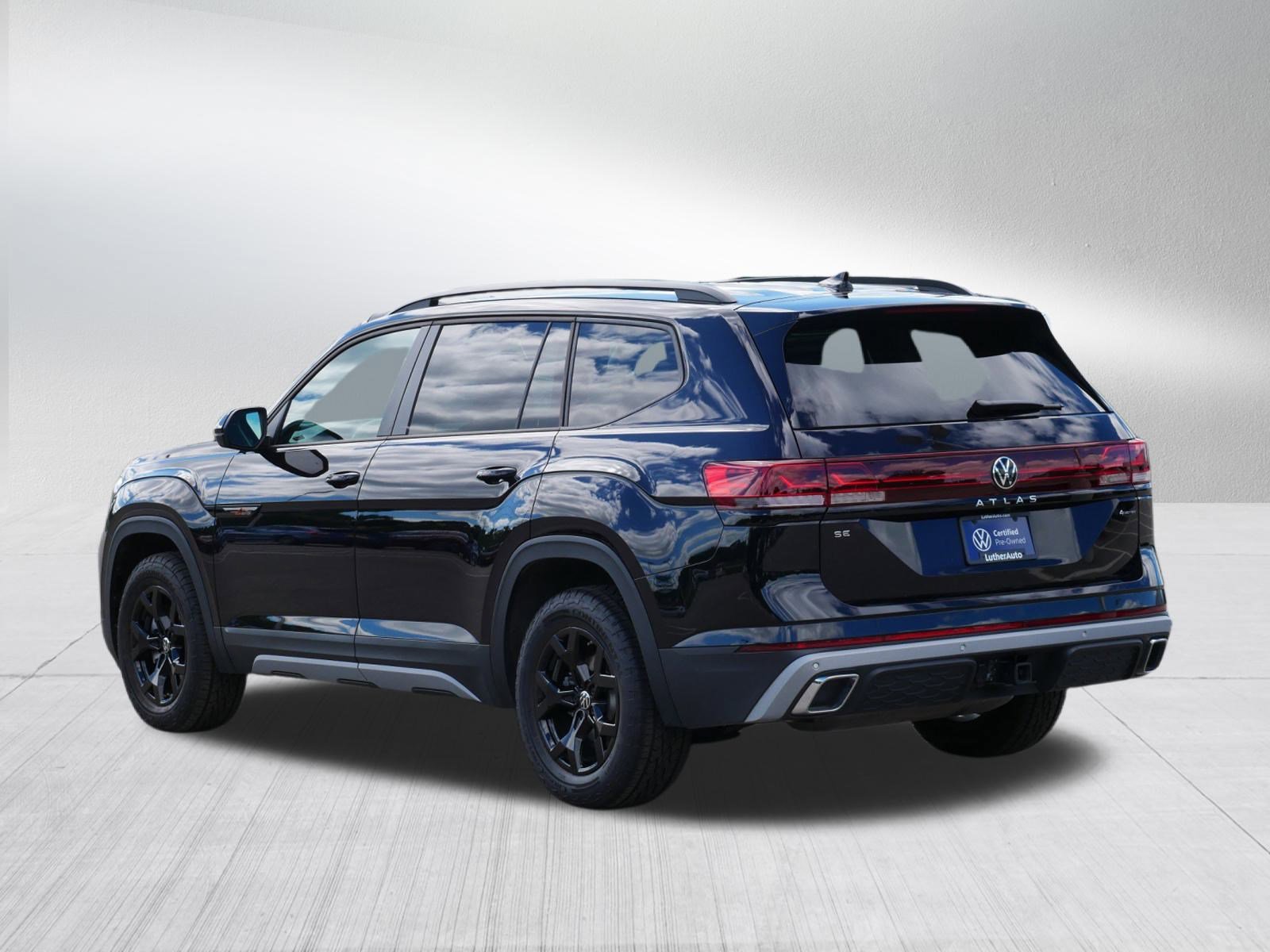 Certified 2025 Volkswagen Atlas Peak Edition SE image 5