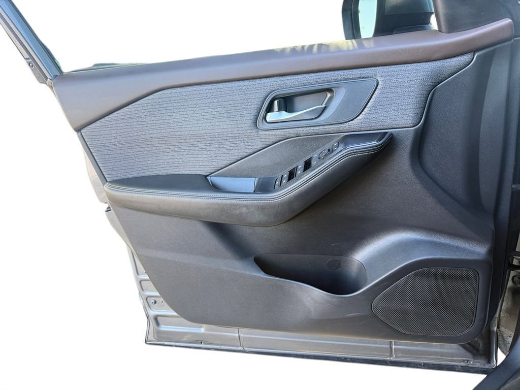Used 2021 Nissan Rogue SV AWD/4WD image 17