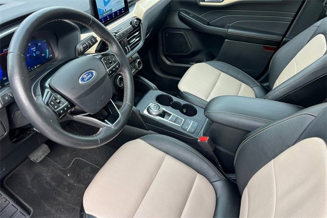 Used 2022 Ford Escape Titanium w/ Titanium Premium Package image 10