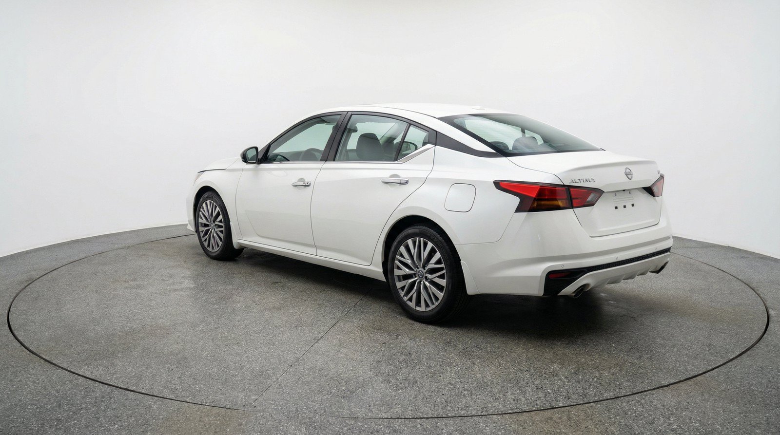 Used 2025 Nissan Altima 2.5 SV FWD image 6