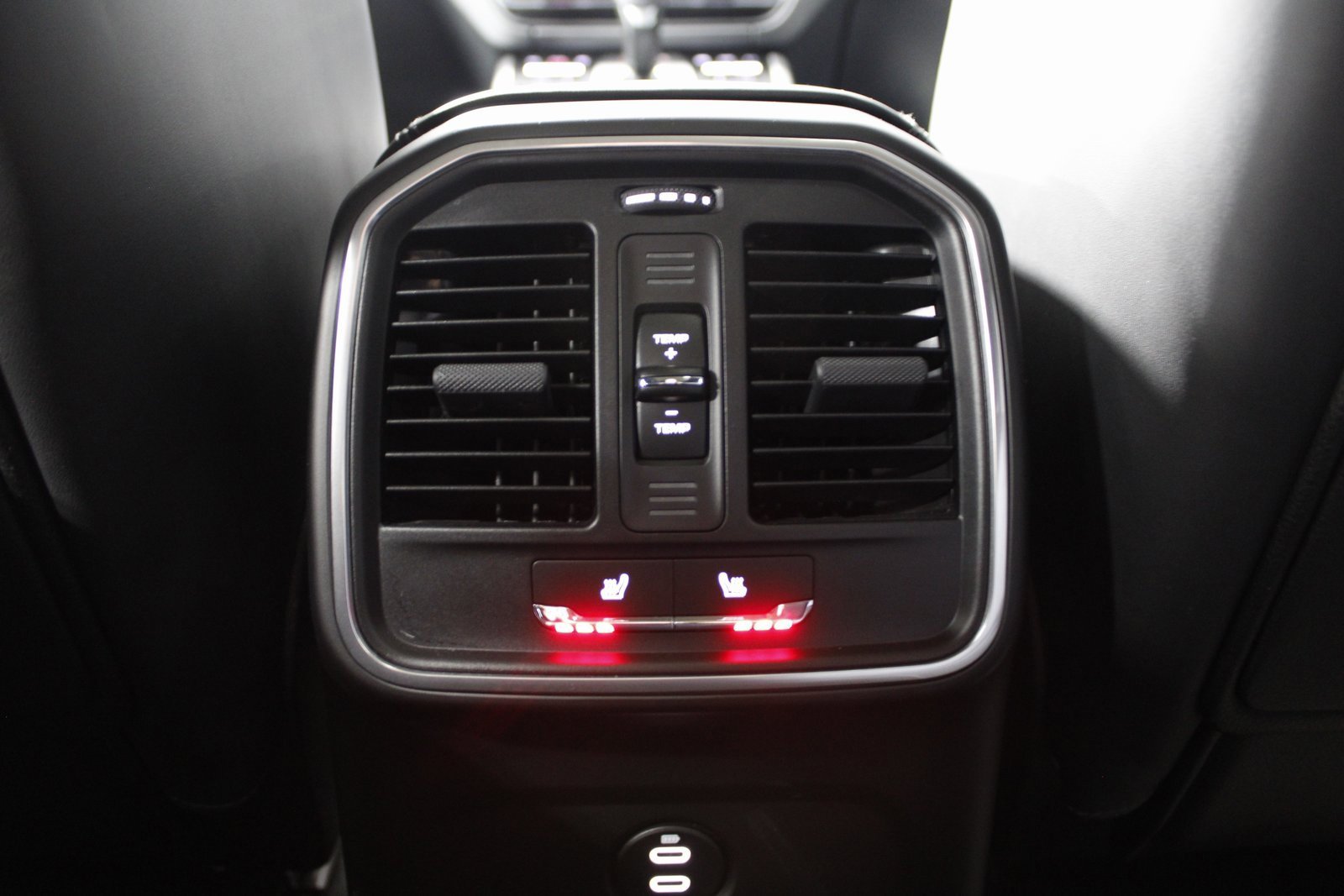 Certified 2025 Porsche Macan image 20