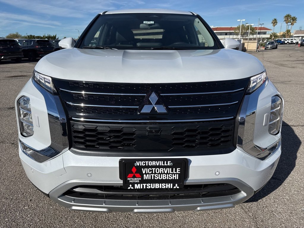 New 2025 Mitsubishi Outlander SE image 2