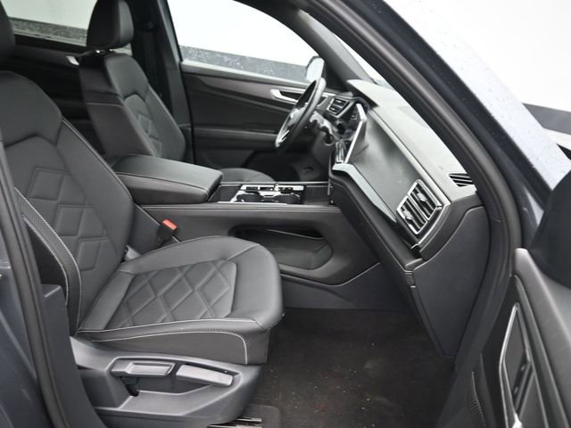 Used 2025 Volkswagen Atlas Cross Sport SE image 9