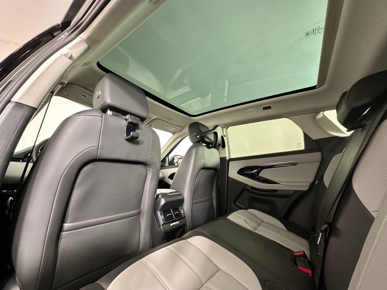 Used 2023 Land Rover Range Rover Evoque R-Dynamic S image 19