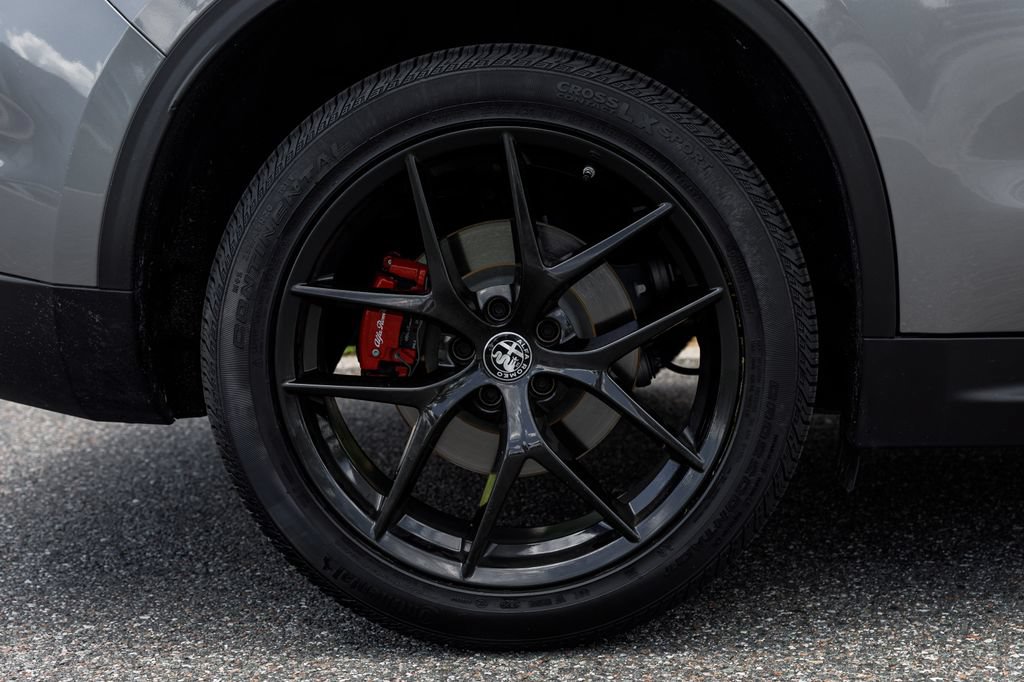 Used 2019 Alfa Romeo Stelvio Ti w/ TI Performance Package AWD/4WD image 38