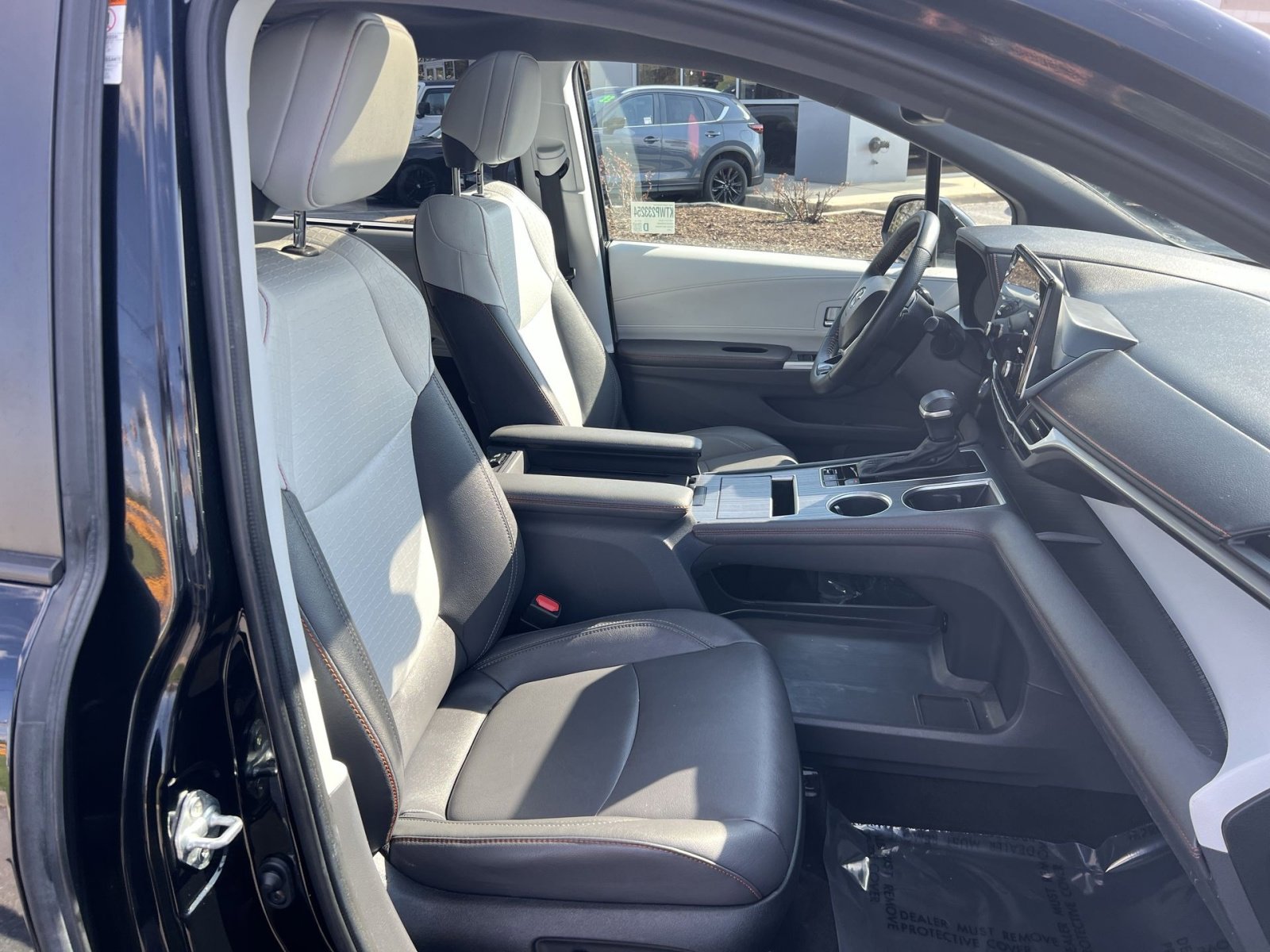 Used 2023 Toyota Sienna XSE image 28