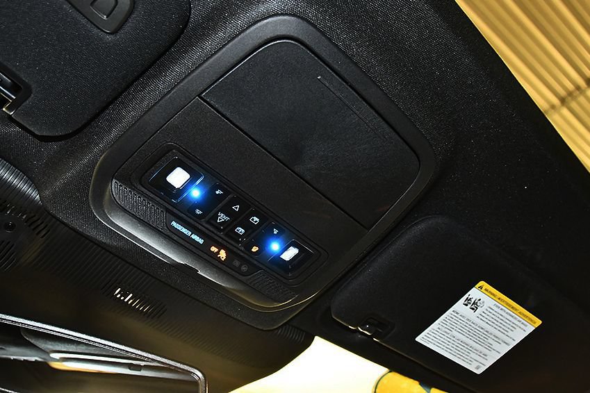 Used 2025 Ford Explorer ST-Line w/ Premium Package AWD/4WD image 28