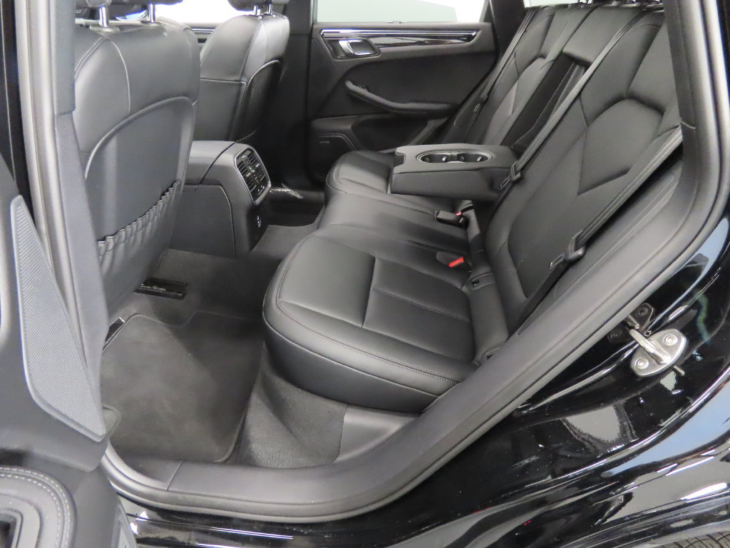 Certified 2026 Porsche Macan AWD/4WD image 45