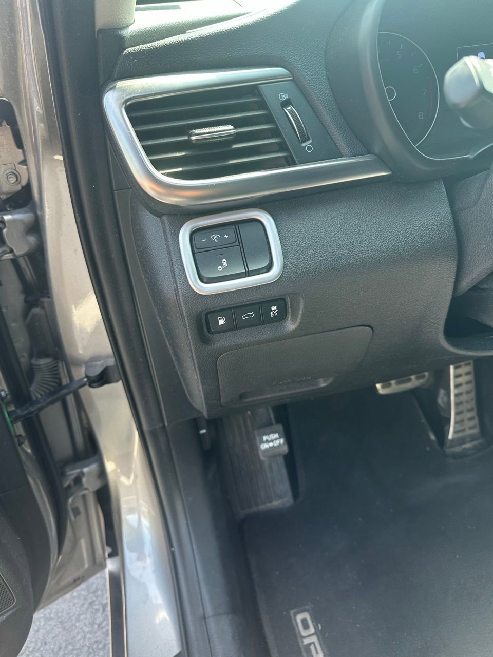 Used 2018 Kia Optima EX w/ Premium Package FWD image 12
