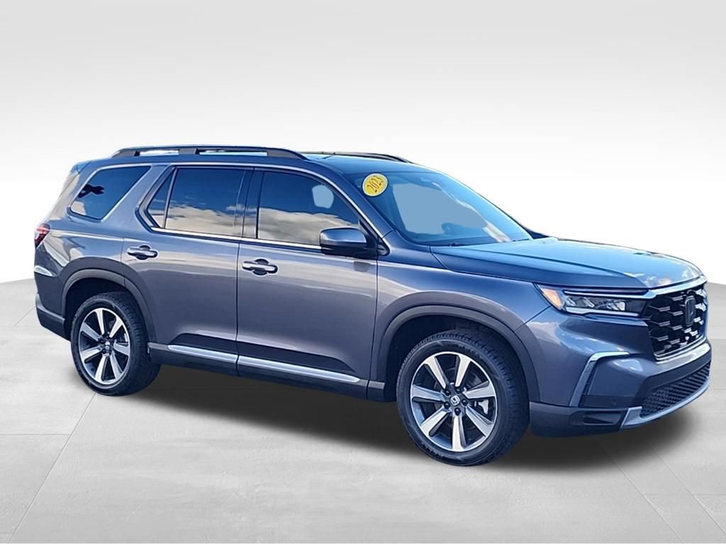 Used 2023 Honda Pilot Touring image 3
