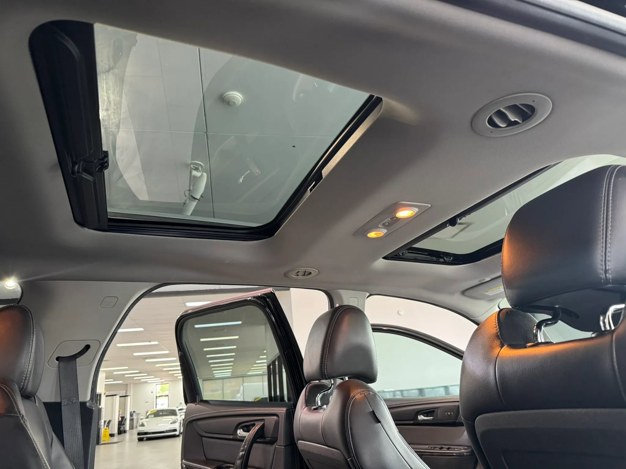 Used 2016 GMC Acadia SLT w/ Premium Edition FWD image 18
