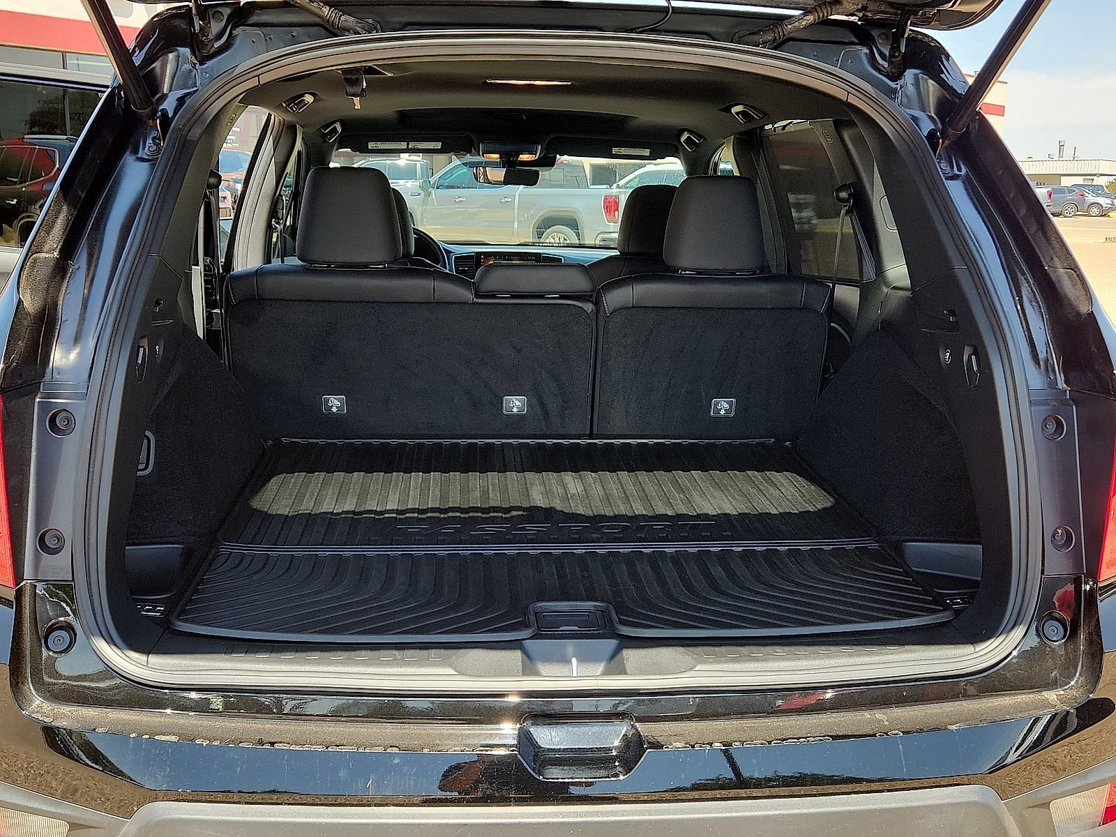 Used 2023 Honda Passport Elite image 11