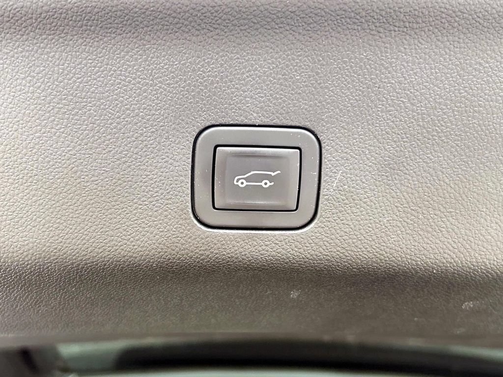 Used 2025 Chevrolet Tahoe Z71 AWD/4WD image 12