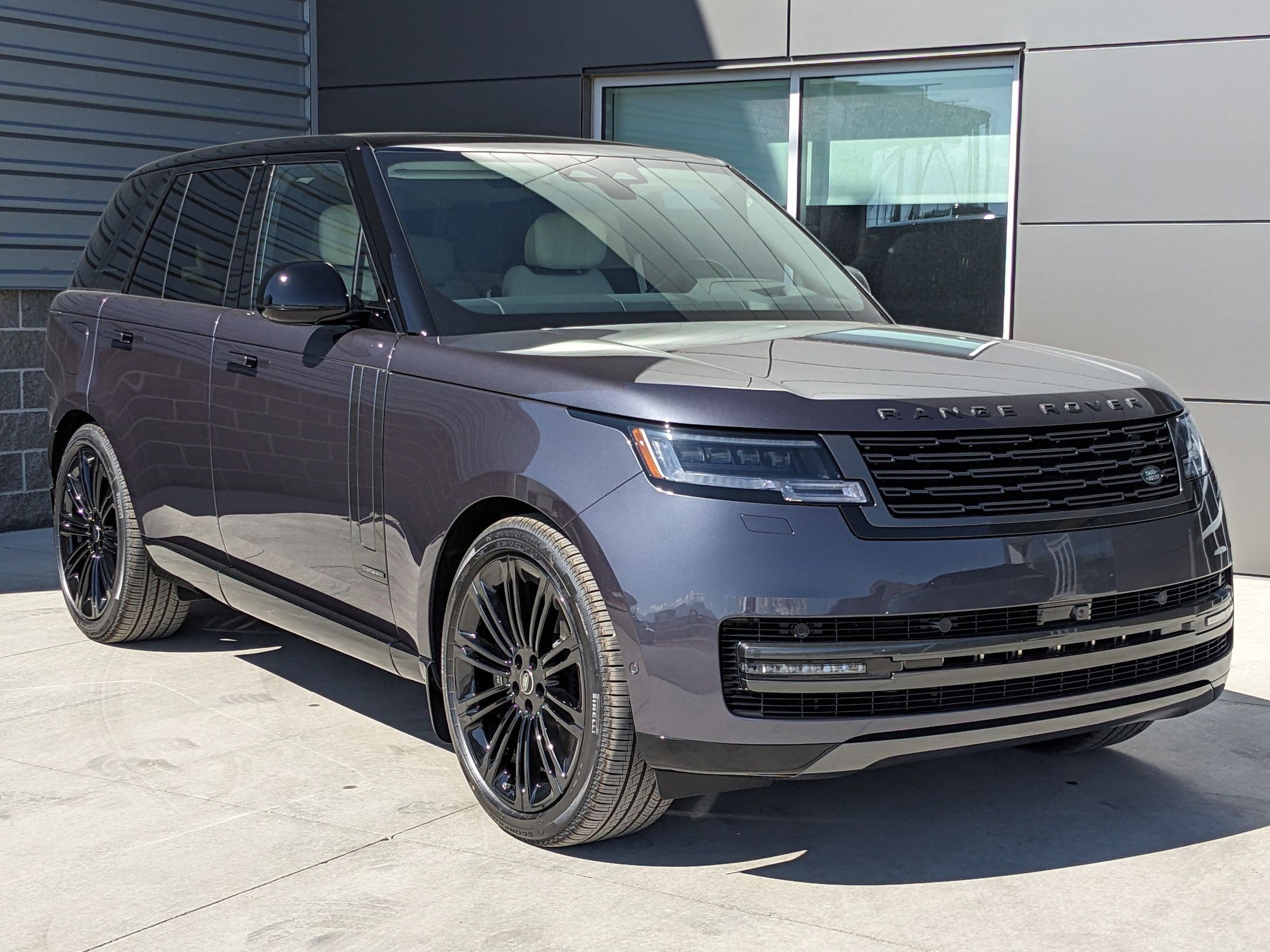 New 2025 Land Rover Range Rover Autobiography image 3